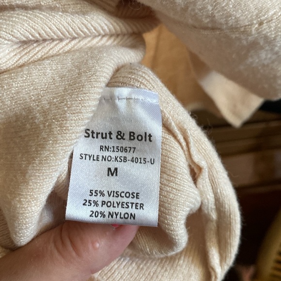 Strut & bolt blush pink sweater size medium - Picture 6 of 6